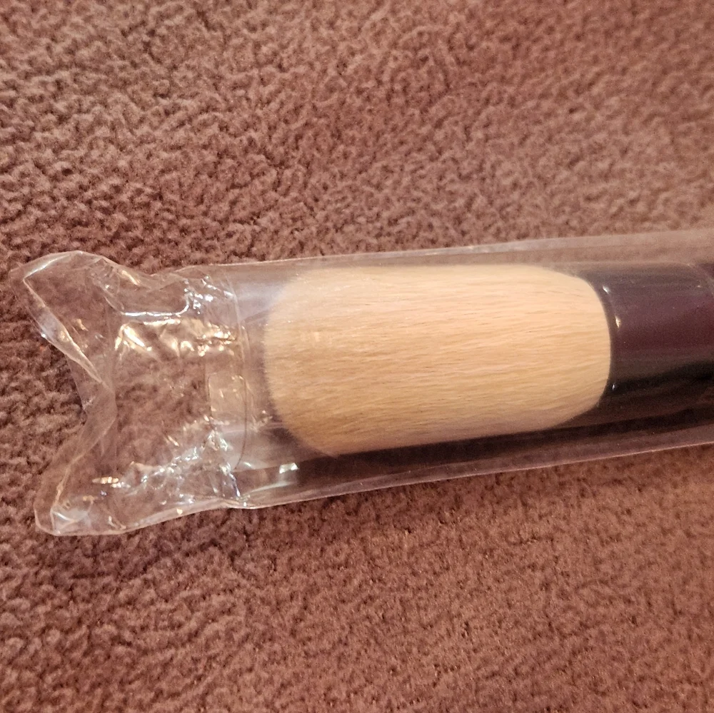 Bobbi Brown face blender brush